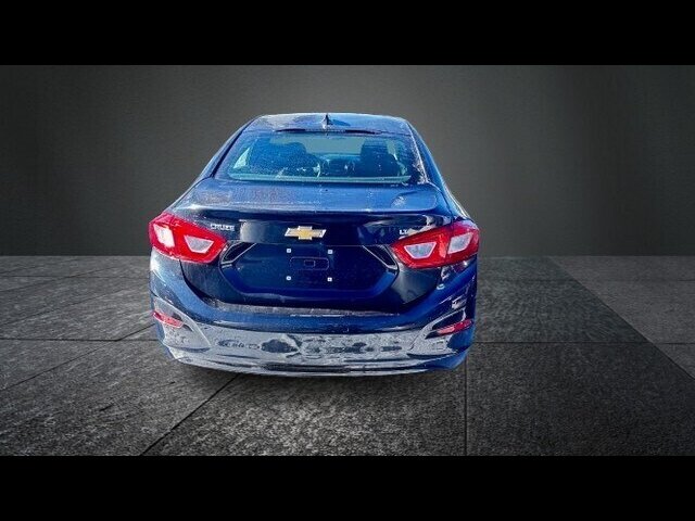 2016 Chevrolet Cruze LT - Photo 2 - Clinton Townshi, MI 48035