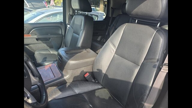 2013 Chevrolet Tahoe LTZ - Photo 10 - Clinton Townshi, MI 48035