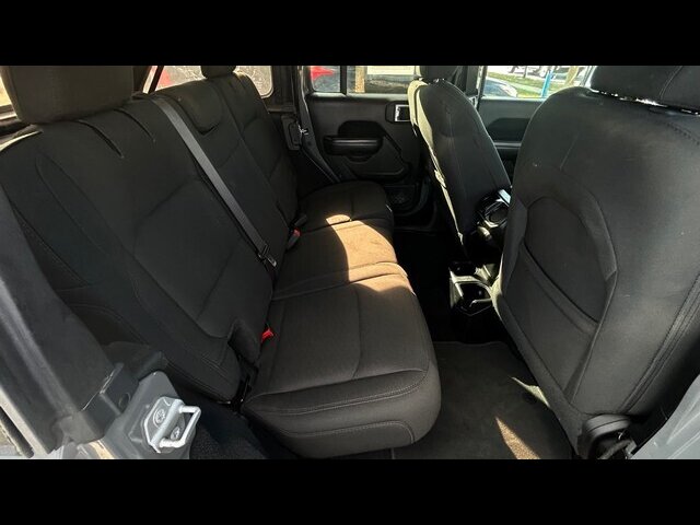 2019 Jeep Wrangler LIMITED SPORT - Photo 13 - Clinton Townshi, MI 48035