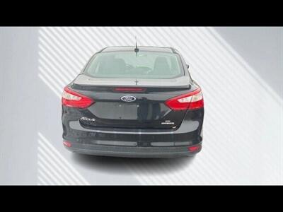 2012 Ford Focus SE - Photo 2 - Clinton Townshi, MI 48035