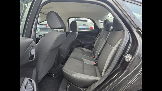 2012 Ford Focus SE - Photo 11 - Clinton Townshi, MI 48035