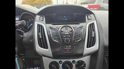 2012 Ford Focus SE - Photo 9 - Clinton Townshi, MI 48035