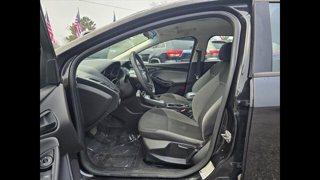 2012 Ford Focus SE - Photo 10 - Clinton Townshi, MI 48035