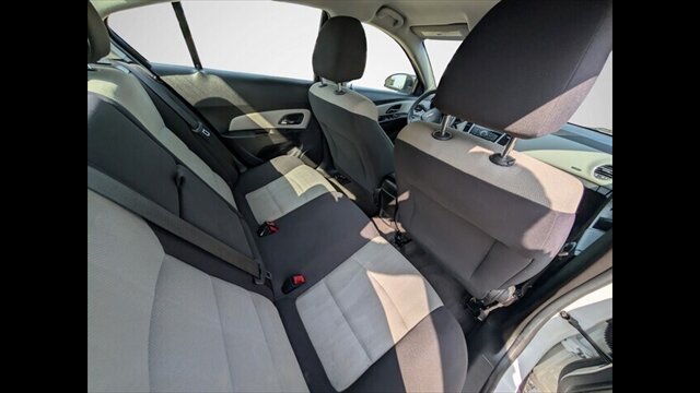 2012 Chevrolet Cruze LS-2 - Photo 10 - Clinton Townshi, MI 48035