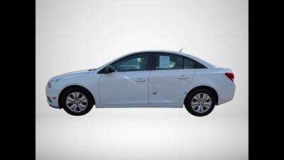 2012 Chevrolet Cruze LS-2 - Photo 4 - Clinton Townshi, MI 48035