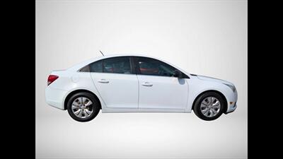2012 Chevrolet Cruze LS-2 - Photo 8 - Clinton Townshi, MI 48035