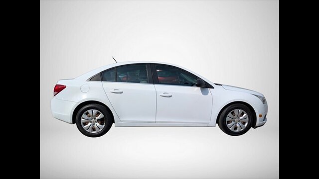 2012 Chevrolet Cruze LS-2 - Photo 8 - Clinton Townshi, MI 48035