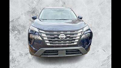 2025 Nissan Rogue SV - Photo 8 - Clinton Townshi, MI 48035