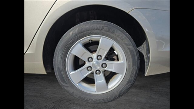 2013 Chevrolet Malibu LS - Photo 8 - Clinton Townshi, MI 48035