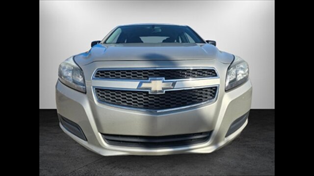 2013 Chevrolet Malibu LS - Photo 2 - Clinton Townshi, MI 48035