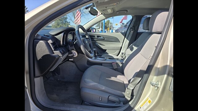 2013 Chevrolet Malibu LS - Photo 11 - Clinton Townshi, MI 48035