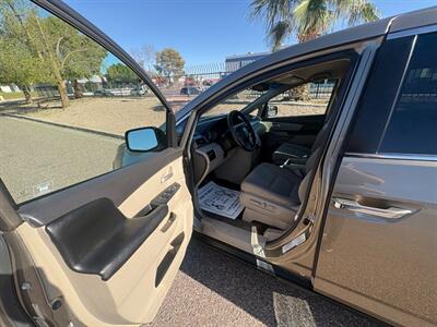 2012 Honda Odyssey EX Wheelchair Handicap Mobility Van Wheelchair Ramp Mobility Handicap Van - Photo 10 - Phoenix, AZ 85029