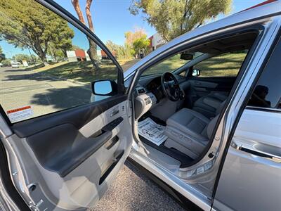 2012 Honda Odyssey Touring Wheelchair Handicap Mobility Van Handicap Mobility Wheelchair Van - Photo 14 - Phoenix, AZ 85029
