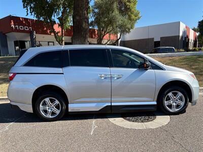 2012 Honda Odyssey Touring Wheelchair Handicap Mobility Van Handicap Mobility Wheelchair Van - Photo 3 - Phoenix, AZ 85029