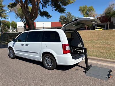 2014 Chrysler Town & Country Limited Wheelchair Lift Mobility Handicap Wheelchair Lift Mobility Handicap - Photo 1 - Phoenix, AZ 85029