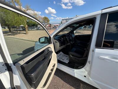 2018 Dodge Grand Caravan SXT Wheelchair Handicap Mobility Wheelchair Handicap Mobility Van - Photo 13 - Phoenix, AZ 85029