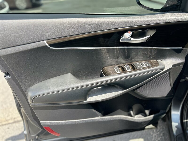 2020 Kia Sorento L - Photo 8 - Oklahoma City, OK 73112