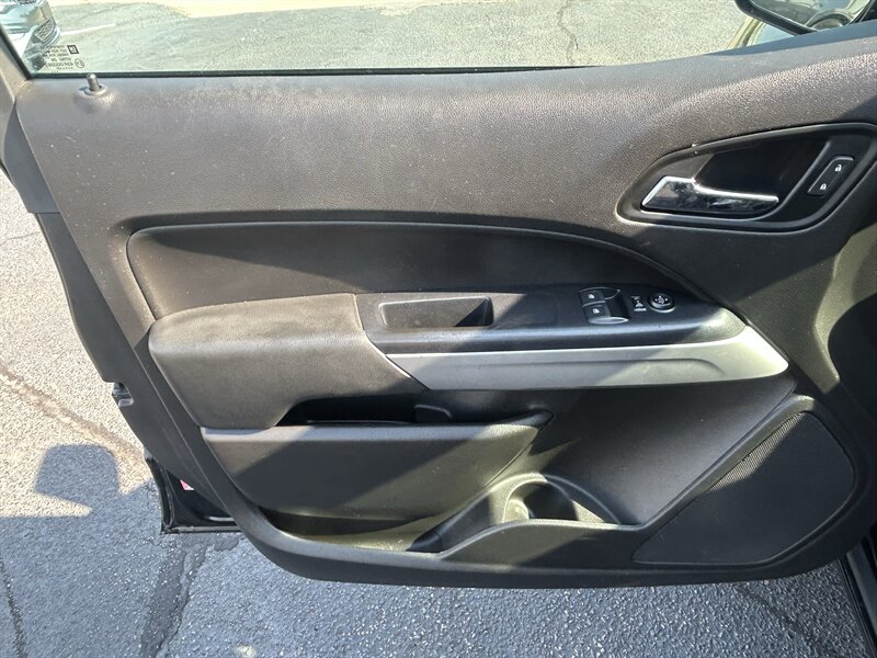 2021 Chevrolet Colorado LT - Photo 8 - Oklahoma City, OK 73112