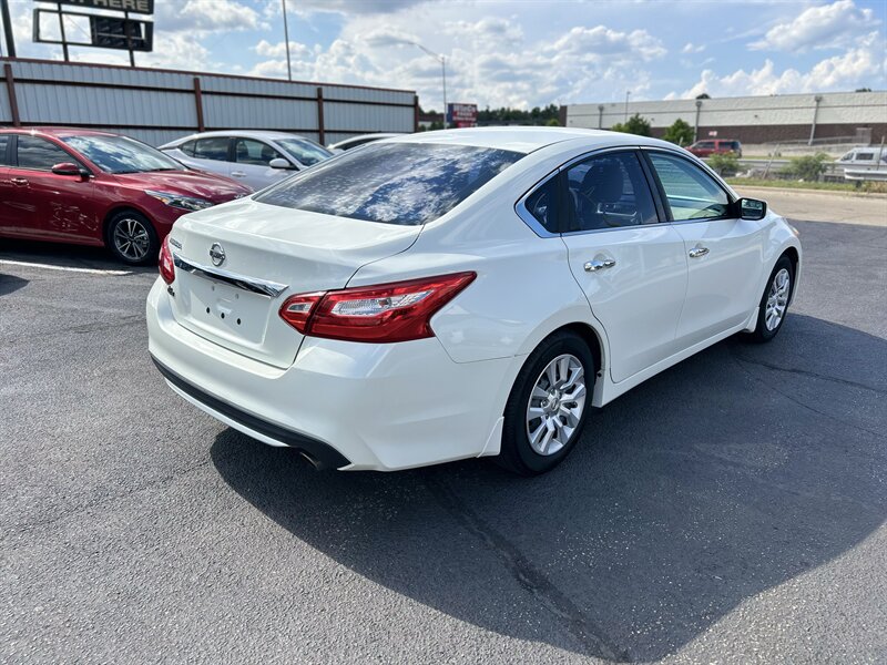 2017 Nissan Altima 2.5 - Photo 6 - Oklahoma City, OK 73112