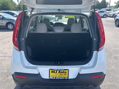 2020 Kia Soul LX   - Photo 9 - Oklahoma City, OK 73112
