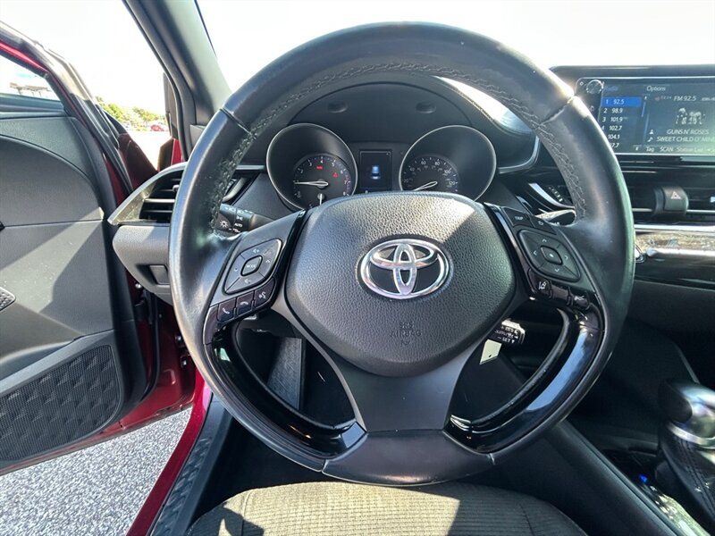 2018 Toyota C-HR XLE - Photo 10 - Oklahoma City, OK 73112