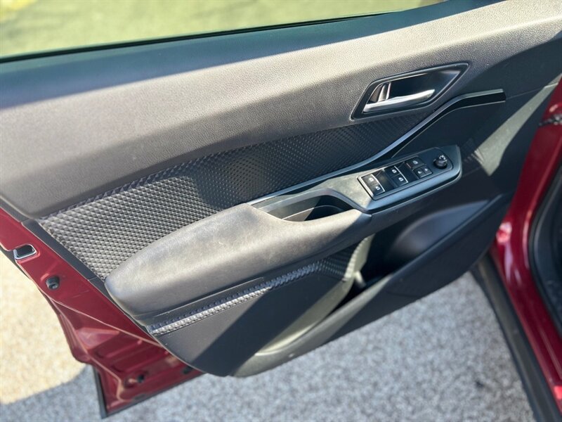 2018 Toyota C-HR XLE - Photo 9 - Oklahoma City, OK 73112