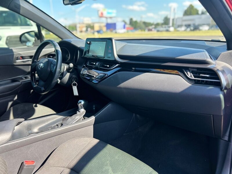 2018 Toyota C-HR XLE - Photo 19 - Oklahoma City, OK 73112