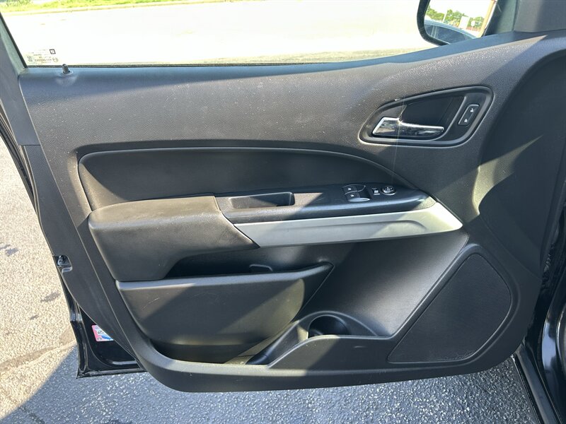 2021 Chevrolet Colorado LT - Photo 9 - Oklahoma City, OK 73112