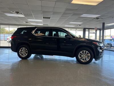 2021 Chevrolet Traverse LS   - Photo 2 - Oklahoma City, OK 73112