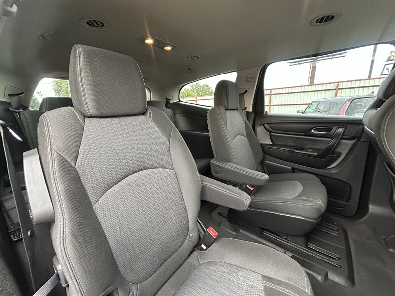2017 Chevrolet Traverse LT - Photo 21 - Oklahoma City, OK 73112
