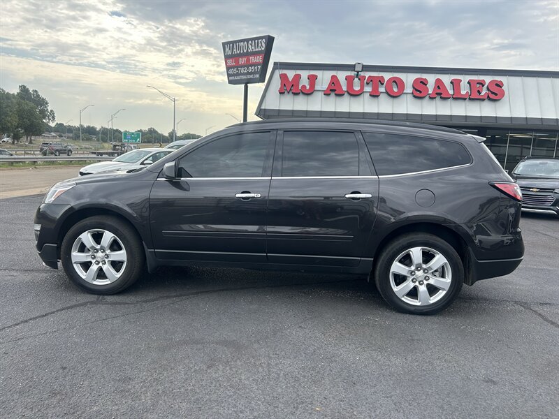 2017 Chevrolet Traverse LT - Photo 2 - Oklahoma City, OK 73112