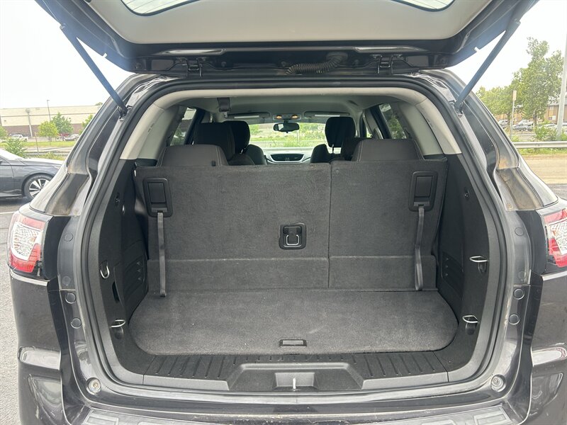 2017 Chevrolet Traverse LT - Photo 9 - Oklahoma City, OK 73112