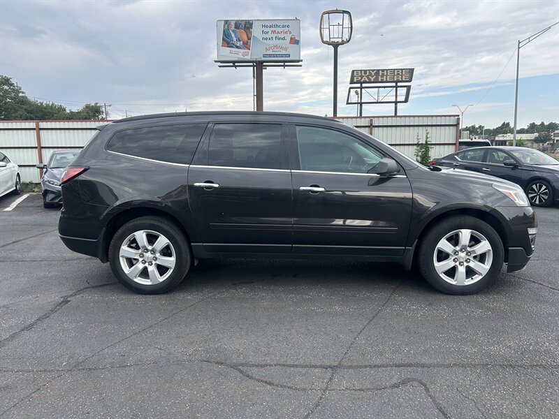 2017 Chevrolet Traverse LT - Photo 5 - Oklahoma City, OK 73112