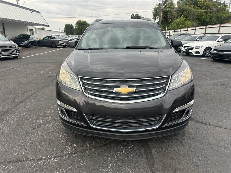 2017 Chevrolet Traverse LT - Photo 3 - Oklahoma City, OK 73112