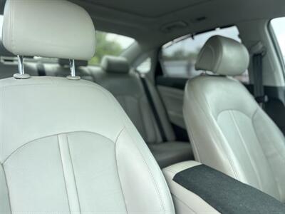 2016 Hyundai SONATA Hybrid Limited   - Photo 15 - Oklahoma City, OK 73112