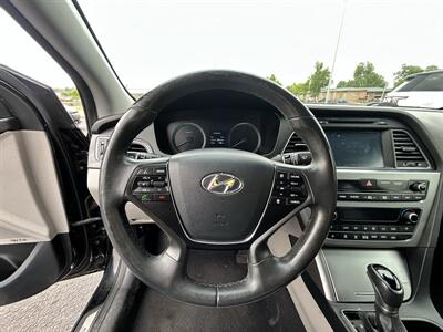 2016 Hyundai SONATA Hybrid Limited   - Photo 10 - Oklahoma City, OK 73112