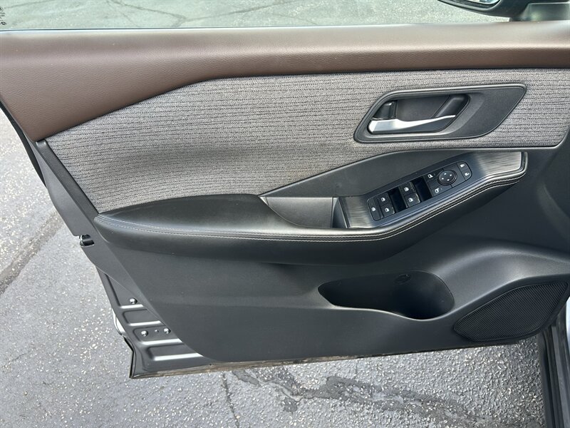 2021 Nissan Rogue SV - Photo 10 - Oklahoma City, OK 73112