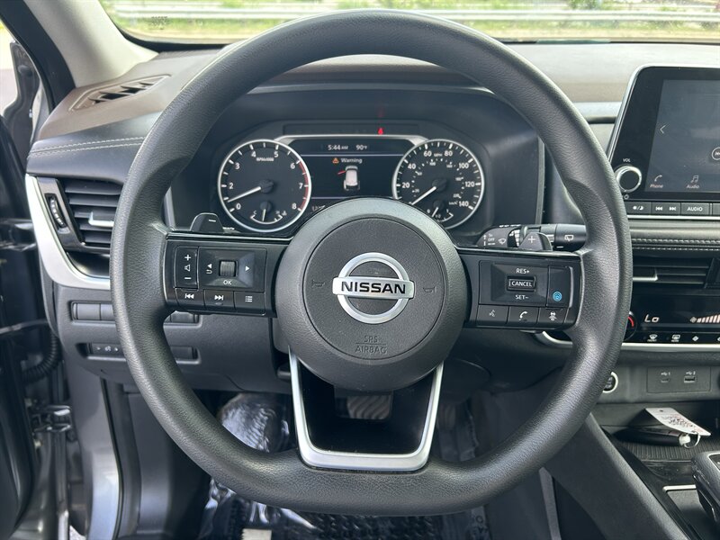 2021 Nissan Rogue SV - Photo 11 - Oklahoma City, OK 73112