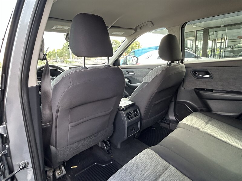 2021 Nissan Rogue SV - Photo 18 - Oklahoma City, OK 73112
