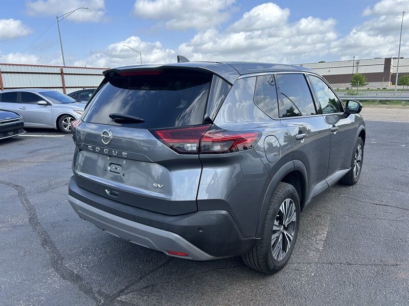 2021 Nissan Rogue SV - Photo 6 - Oklahoma City, OK 73112