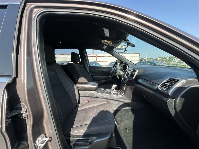 2020 Jeep Grand Cherokee Laredo - Photo 23 - Oklahoma City, OK 73112