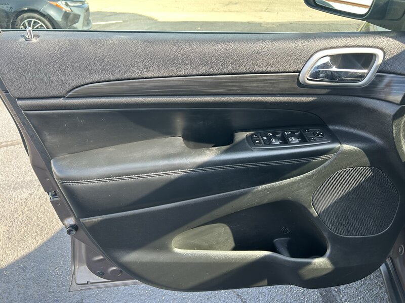 2020 Jeep Grand Cherokee Laredo - Photo 13 - Oklahoma City, OK 73112