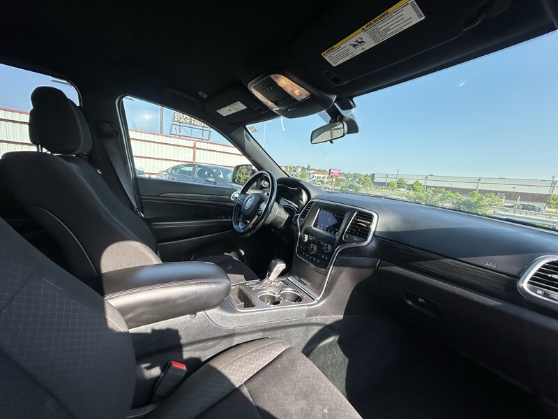 2020 Jeep Grand Cherokee Laredo - Photo 25 - Oklahoma City, OK 73112