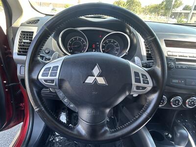 2013 Mitsubishi Outlander SE   - Photo 12 - Oklahoma City, OK 73112