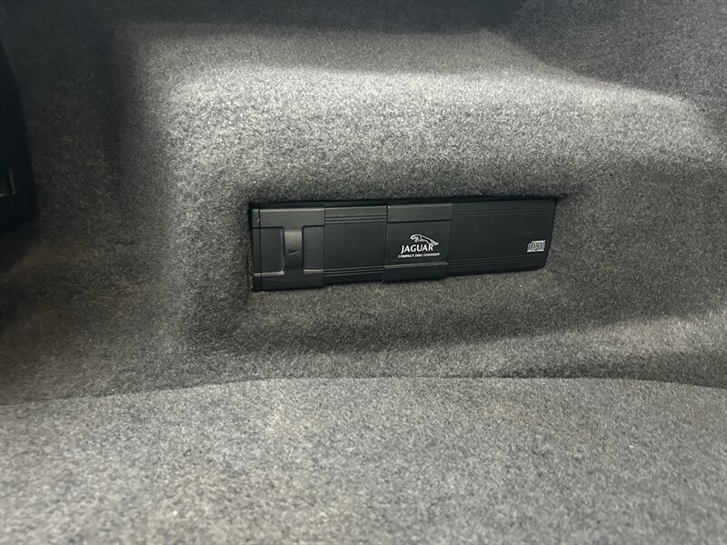 2002 Jaguar XJ8 Vanden Plas - Photo 26 - Oklahoma City, OK 73112