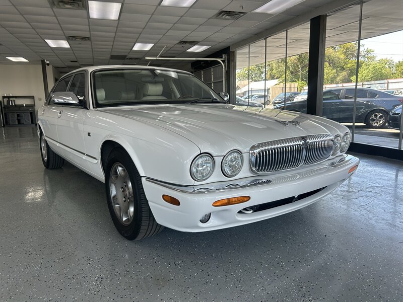 2002 Jaguar XJ8 Vanden Plas - Photo 4 - Oklahoma City, OK 73112