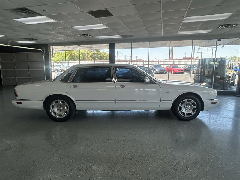 2002 Jaguar XJ8 Vanden Plas - Photo 5 - Oklahoma City, OK 73112