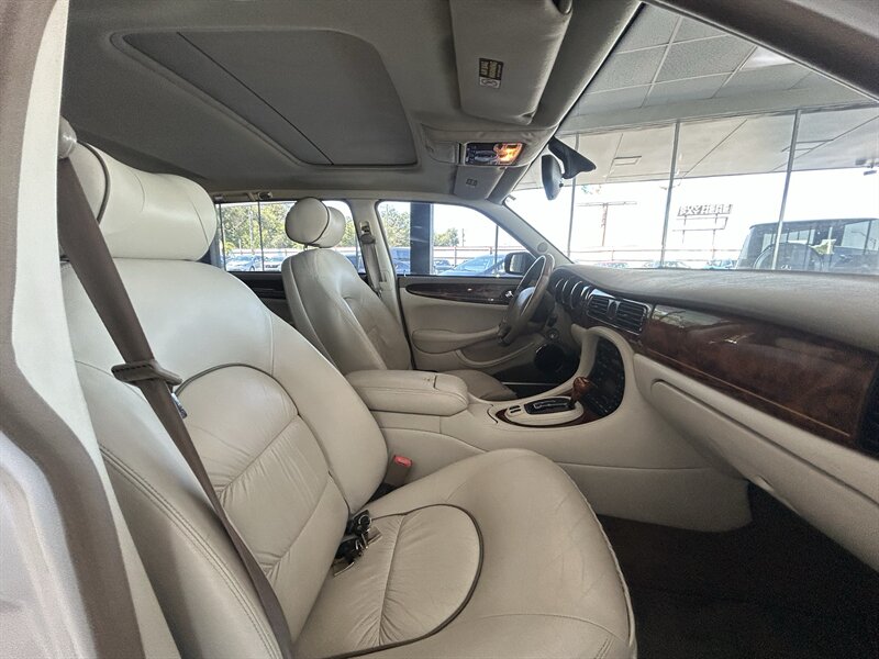 2002 Jaguar XJ8 Vanden Plas - Photo 22 - Oklahoma City, OK 73112