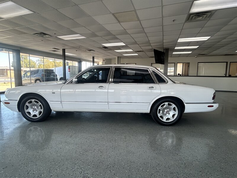 2002 Jaguar XJ8 Vanden Plas - Photo 10 - Oklahoma City, OK 73112