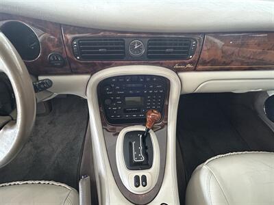 2002 Jaguar XJ8 Vanden Plas - Photo 13 - Oklahoma City, OK 73112
